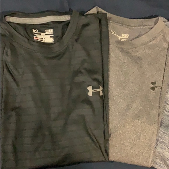 5 Small Loose Fit Under Armour Shirts - Picture 2 of 8